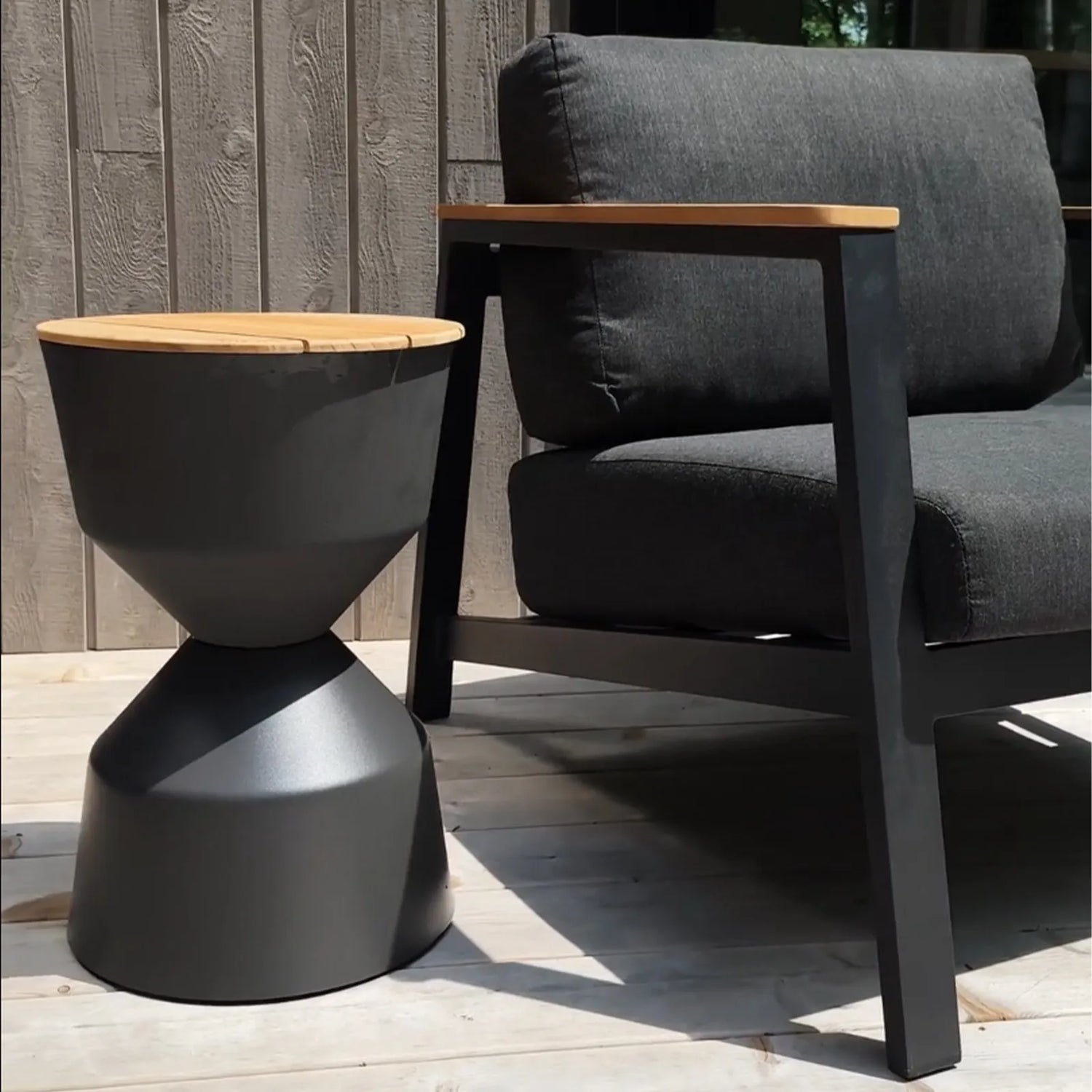 MUST - Outdoor - Outdoor Living Area - Side Tables
