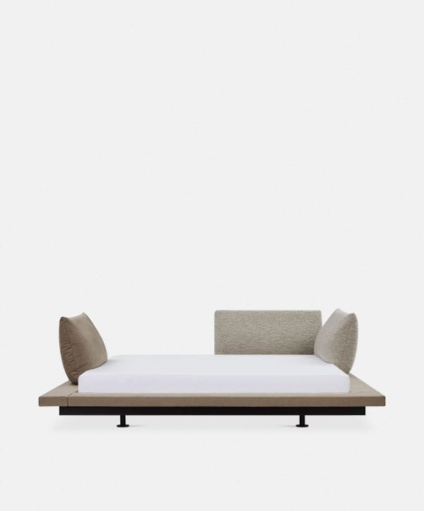 Peter Maly 2 - Bed with adjustable cushions by Ligne Roset